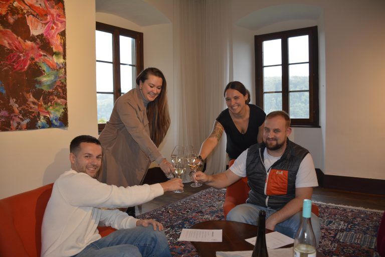 Manuel Hutter, Sloviana Votchyna, Stefanie und Dietmar Breuss - Pop-Up Heuriger auf Schloss Amberg