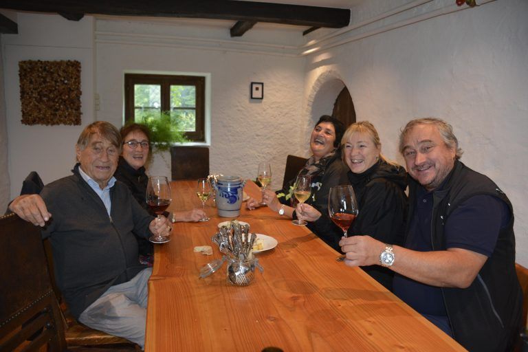 Familie Ellensohn - Pop-Up Heuriger auf Schloss Amberg