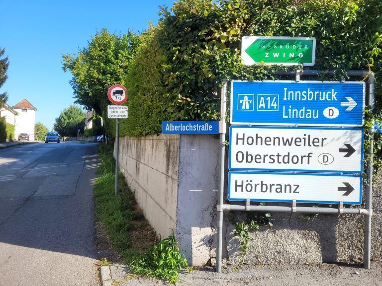 Auch auf der Alberlochstraße gilt eine „7,5-Tonagen-Beschränkung“ gegen den zunehmenden Lkw-Ziel- und Quellverkehr auf dem untergeordneten Lochauer Straßennetz. - Tempo 30 statt 50 – mein Beitrag zur Verkehrssicherheit in Lochau - Tempo 30 statt 50 – mein Beitrag zur Verkehrssicherheit in Lochau