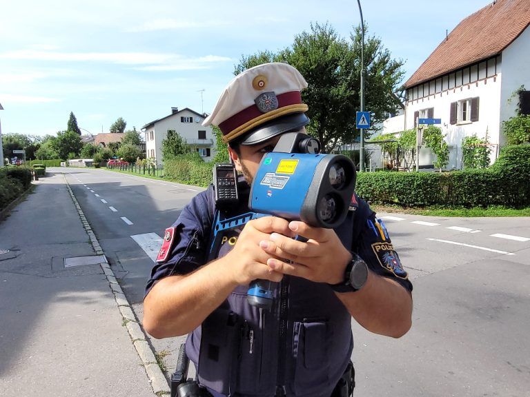 Die Polizei ist stetig vor Ort, um entsprechende Kontrollen bzw. Radarmessungen durchzuführen - Tempo 30 statt 50 – mein Beitrag zur Verkehrssicherheit in Lochau - Tempo 30 statt 50 – mein Beitrag zur Verkehrssicherheit in Lochau
