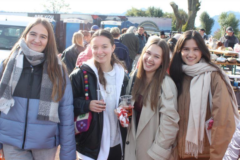 Anabell, Leonie, Magdalena und Magdalena II hatten viel Freude und Spaß - Vorderländer Flohmarkt