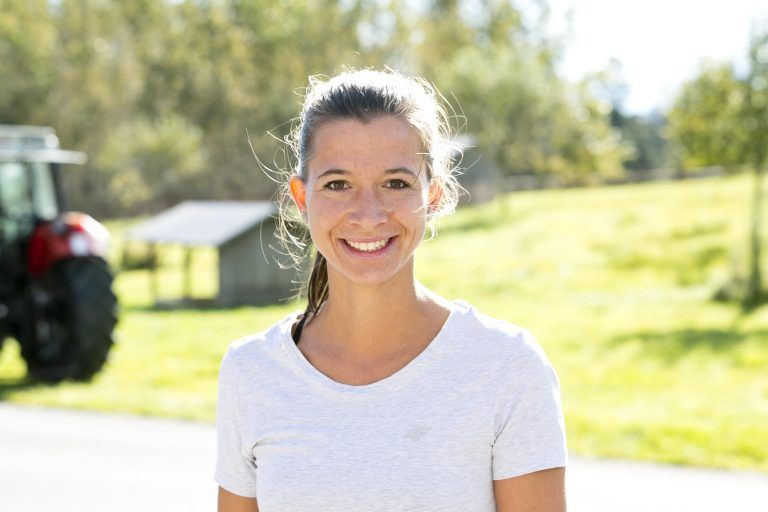 „Mit dem Projekt wollen wir den Kindern in der Praxis zeigen, woher unsere Lebensmittel kommen“. (Initiatorin Melanie Hämmerle, VS Buch). - Kornprojekt Volksschule Buch