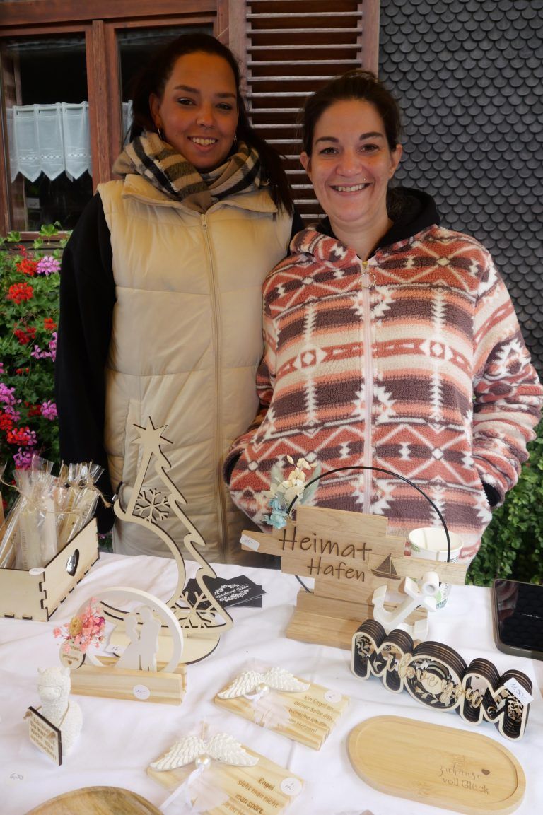 Maria und Michaela am Stand von „Bezaubernd schön“. - Hof- und Kartoffelfest bei Tschabruns - Hoffest, Tschabrun