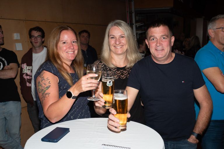 Beate, Ingrid und Thomas - Fans der beiden Band - Benefizkonzert in Mäder für die Hochwasseropfer in Österreich