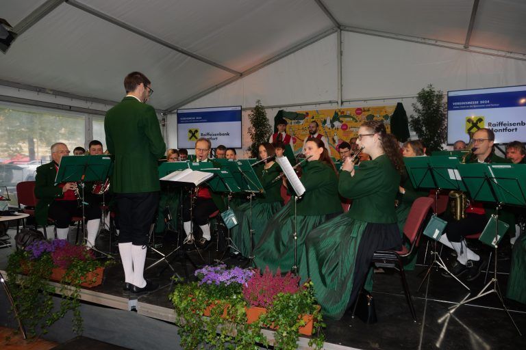 Die Harmoniemusik Tisis-Tosters trat am Samstag auf der Aktionsbühne auf. - 5. Vereinsmesse in Feldkirch - Vereinsmesse