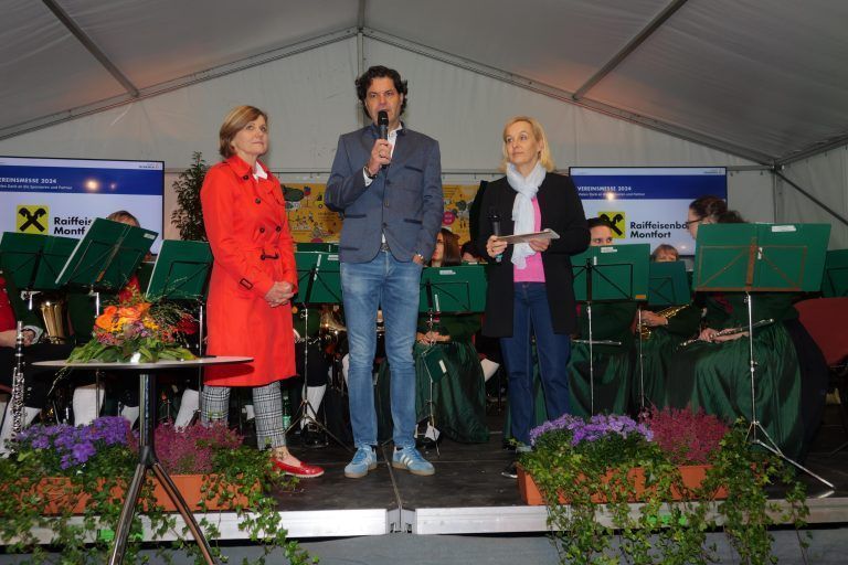 Landesstatthalterin Barbara Schöbi-Fink, Bürgermeister Manfred Rädler und Moderatorin Heike Montiperle. - 5. Vereinsmesse in Feldkirch - Vereinsmesse