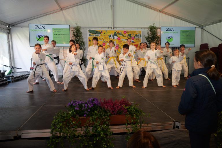 In starker Anzahl trat das ZEN Taekwon-Do Center Feldkirch auf der Bühne an. - 5. Vereinsmesse in Feldkirch - Vereinsmesse
