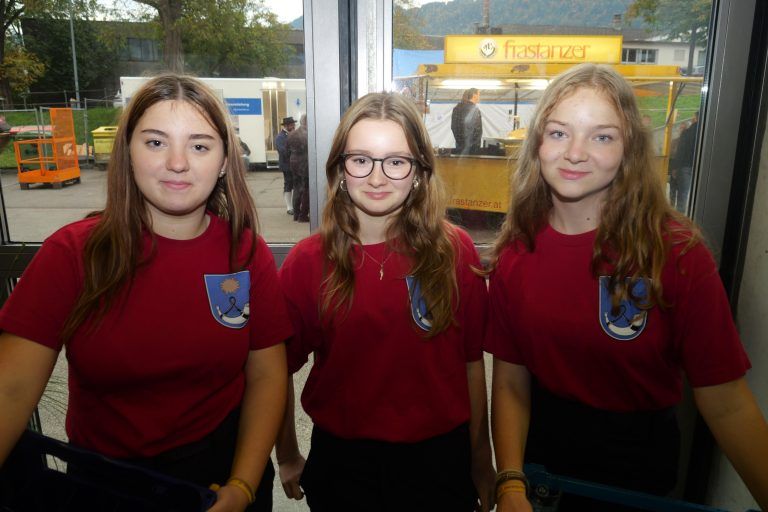 Lina, Leonie und Valerie waren aktiv auf dem Fest dabei. - 125 Jahre Feuerwehr Frastanz - Feuerwehr