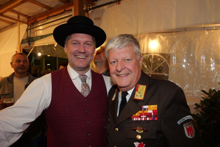 Musikverein Frastanz Obmann Johannes Decker und Vorarlberger Museumswelt Präsident Markus Morscher. - 125 Jahre Feuerwehr Frastanz - Feuerwehr