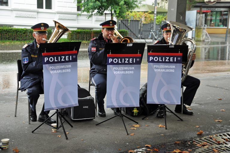 Die Bläser der Polizeimusik hatten verschiedene Stücke einstudiert. - Finale "Kultur am Bahnhof"