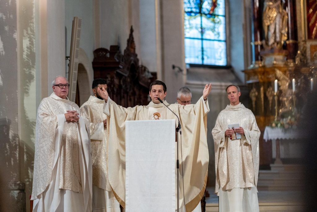 Pater Simon hielt seine erste Messe