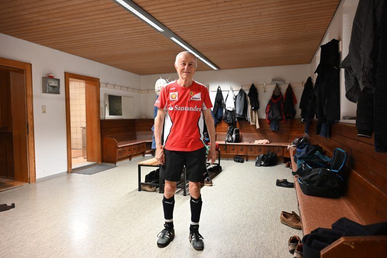 Gerd König (81) kommt wöchentlich zum Fußballspielen. Er macht zwei mal täglich Gymnastik. - Ein Leben lang Sport gemacht - Ein Leben lang Sport gemacht