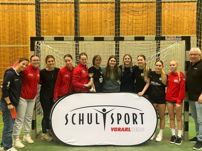 Die Mädchen aus Bregenz sicherten sich auch heuer den Ländle-Titel. - HAK/HAS Bregenz triumphiert bei den Handball-Schulolympics - HAK/HAS Bregenz triumphiert bei den Handball-Schulolympics