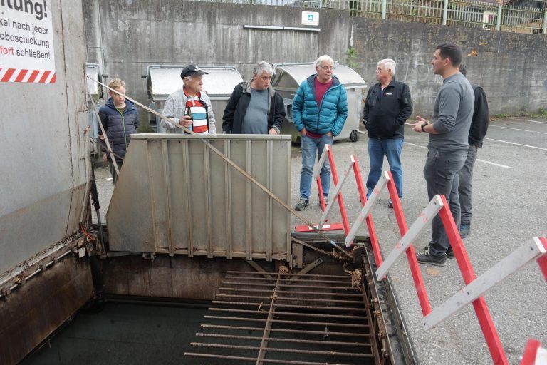 Die Hackschnitzel für das Heizwerk in Frastanz stammen zu rund 80 Prozent aus Schadholz und werden von lokalen Forstbetrieben geliefert. - Biomasse-Heizwerk besichtigt - Biomasse