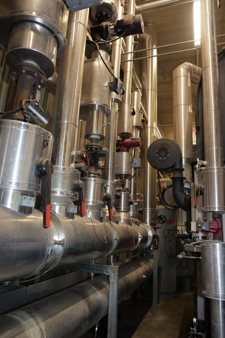 Das Fernwärmenetz von Frastanz umfasst derzeit 4,95 Kilometer und soll 2025 um den ersten Abschnitt des Hofnerfeldwegs erweitert werden. - Biomasse-Heizwerk besichtigt - Biomasse