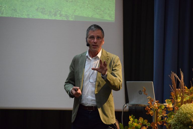 "Statt zu jammern haben wir neue Ideen entwickelt und sind heute mit Waldland sehr erfolgreich", Franz Tiefenbacher. - 7. Landgespräche Hittisau