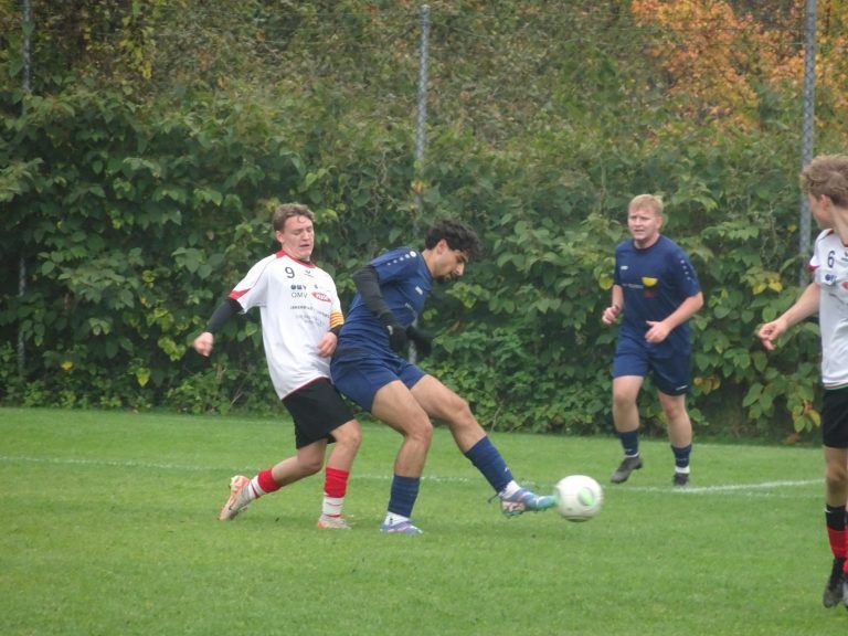 Spannung bis zur letzten Minute bei der Oberstufenfußball-Landesmeisterschaft - Vorrunde der Oberstufenfußball-Landesmeisterschaft