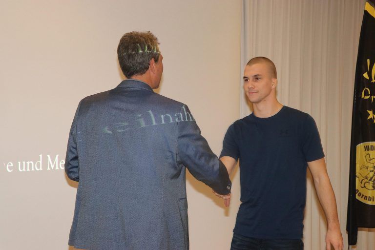Die geehrten Teilnehmer der Staatsmeisterschaften wurden für ihre herausragenden Leistungen gefeiert. - Judoclub Dornbirn feiert sportliche Erfolge und personelle Veränderungen - JHV 2024 UJC Dornbirn