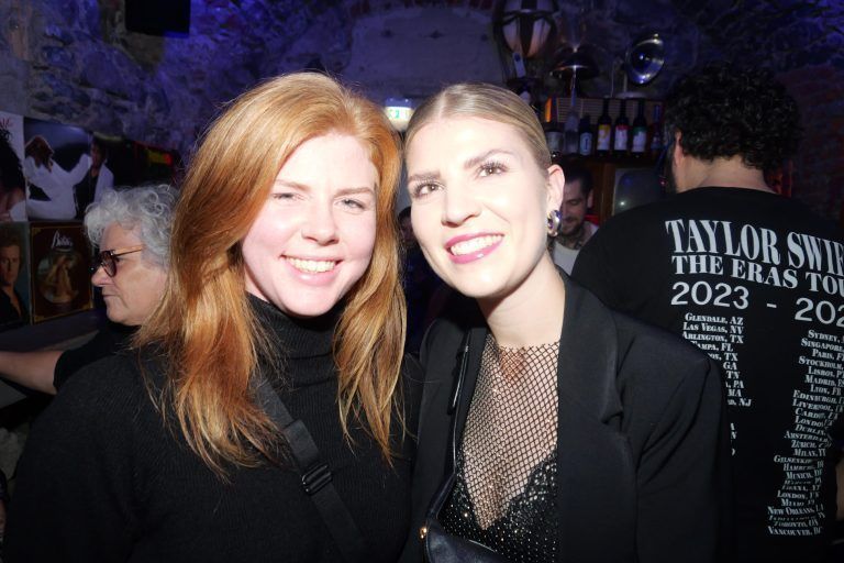 Laura und Johanna unter den Partygästen im Kuche & Klub. - Der Rundklang machte die Innenstadt zur großen Live-Bühne. - Rundklang