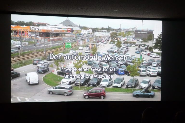 "Irrwege einer Gesellschaft und mögliche Auswege" will der Film demonstrieren. - Filmvorführung "Der automobile Mensch" im GUK Feldkirch - Automobile Mensch, Statt Tunnel