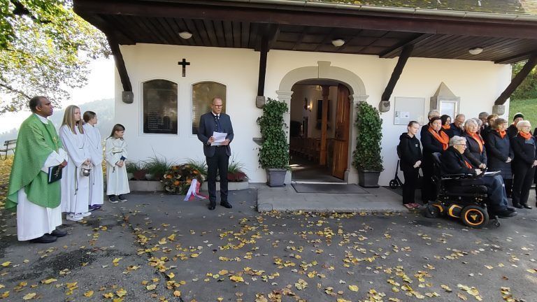 Bürgermeister Walter Gohm betonte die Bedeutung von Frieden und sozialer Gerechtigkeit. - Friedenssonntag und Musikvereinsumzug in Fellengatter - Friedenssonntag, Musikverein