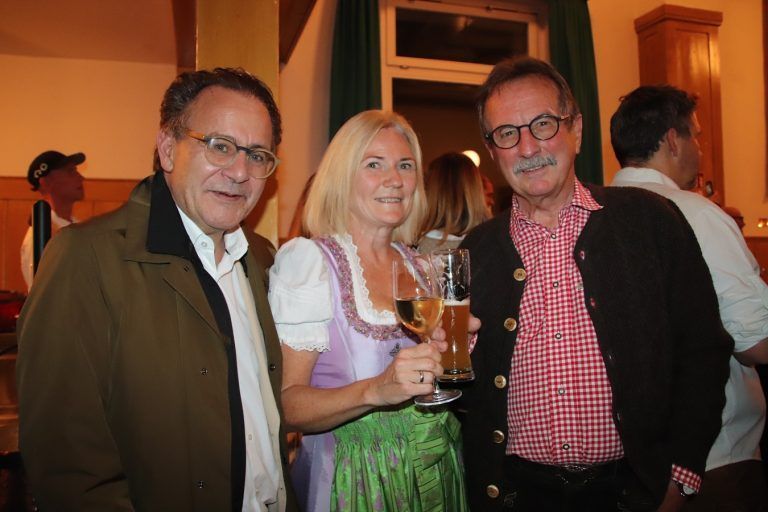 „Netzwerken“ fürs Handwerk: Jürgen Adami, Lisi Mayr und Walter Eberle. - Festabend Bauhandwerk
