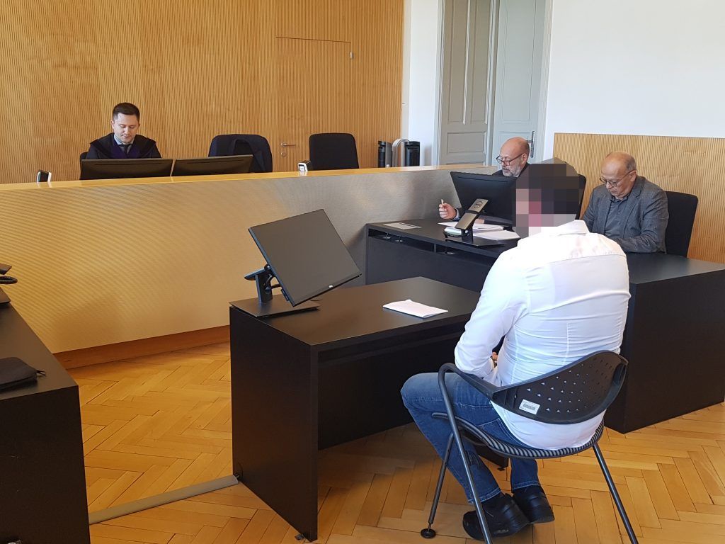 Anklage Mordversuch und Brandstiftung