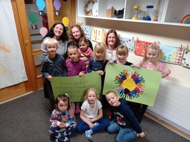 Die Kinder der Gelben Gruppe im Kindergarten Mittelfeld freuen sich bereits jetzt auf das nächste Treffen mit den Senioren. - © cth