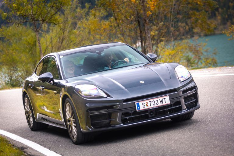 Porsche Panamera, Porsche Macan