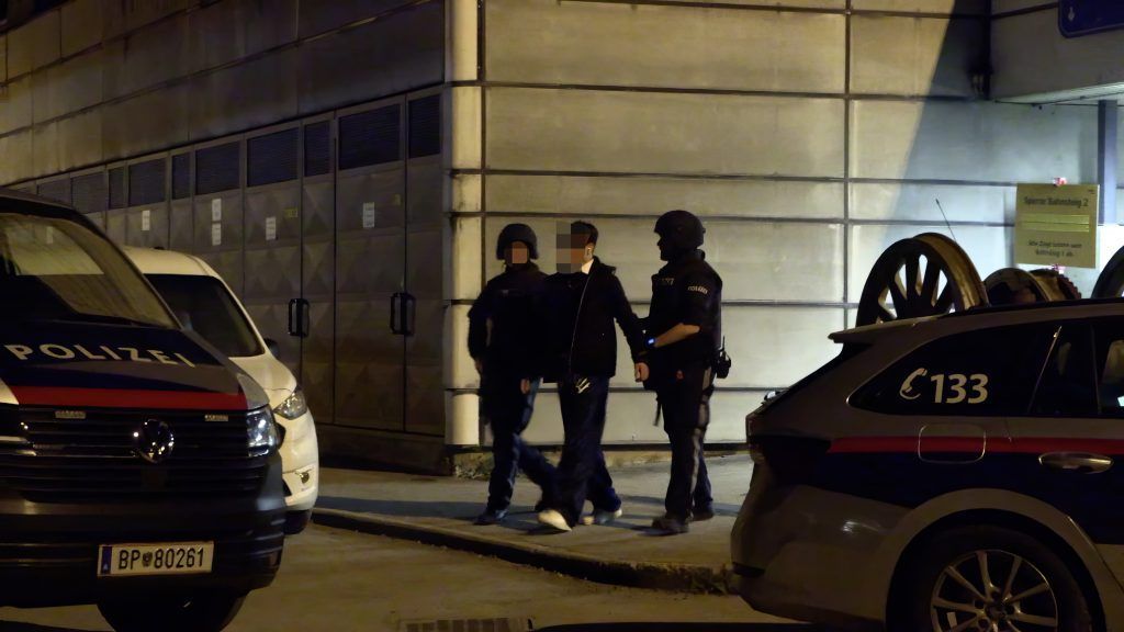 Mann mit Waffe im Zug: Notstopp in Wolfurt