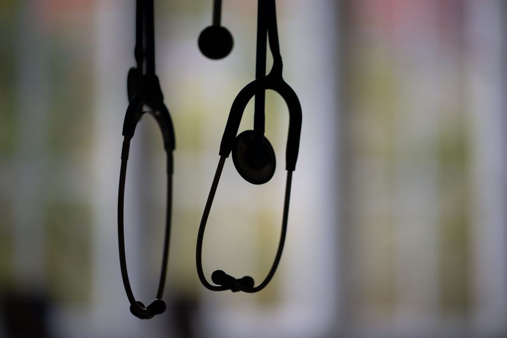 Patient Gesundheitssystem auf dem OP-Tisch