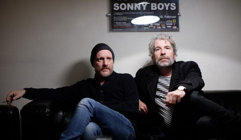 ABD0058_20160129 – WIEN –
STERREICH: Christoph Grissemann (L) und Dirk Stermann am Freitag, 29. Jnner 2016, im Rahmen eines Interviews mit der APA – Austria Presse Agentur anl. der Premiere von “Sonny Boys” am 10. Februar im Rabenhoftheater in Wien. – FOTO: APA/GEORG HOCHMUTH