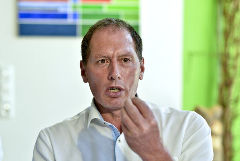 ABD0072_20190626 – STETTELDORF AM WAGRAM –
STERREICH: Der Prsident der sterreichischen Landwirtschaftskammer, Josef Moosbrugger, am Mittwoch, 26. Juni 2019, ihm Rahmen der “Ernte-Pressefahrt 2019” in Stetteldorf am Wagram. – FOTO: APA/HERBERT NEUBAUER