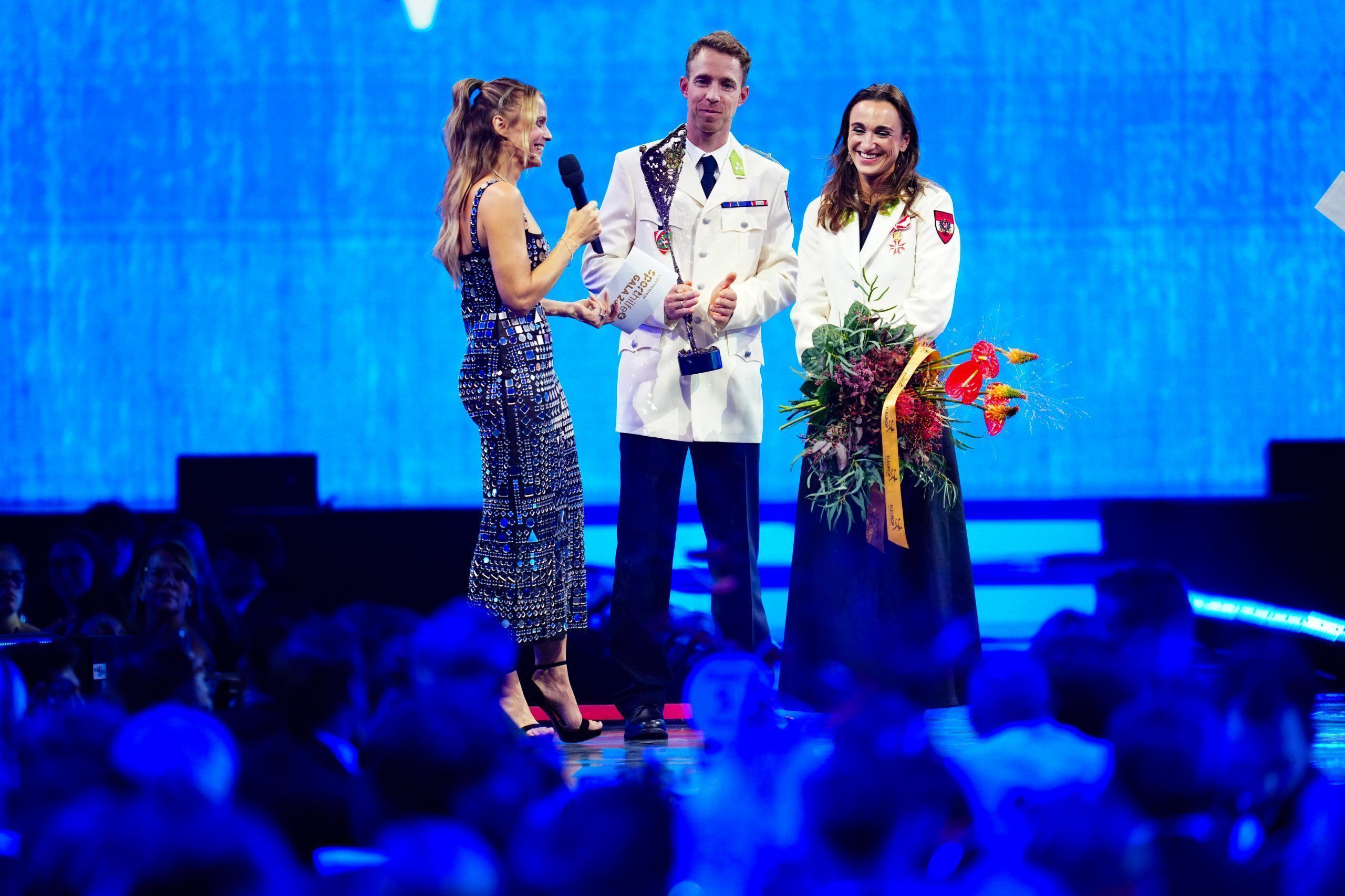 ABD0087_20241003 – WIEN –
STERREICH: Lukas Mhr und Lara Vadlau (Team des Jahres) am Donnerstag, 03. Oktober 2024, anlsslich der Sportlerehrung der Lotterien-Sporthilfe-Gala in Wien. – FOTO: APA/EVA MANHART