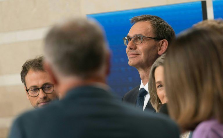 ABD0114_20241013 – BREGENZ –
STERREICH: (v.l.) Grnen-Spitzenkandidat Daniel Zadra und
VP-Spitzenkandidat und Landesrat Markus Wallner, im Rahmen der Vorarlberger Landtagswahl 2024, aufgenommen am Sonntag, 13. Oktober 2024 im Landhaus in Bregenz. – FOTO: APA/DIETMAR STIPLOVSEK