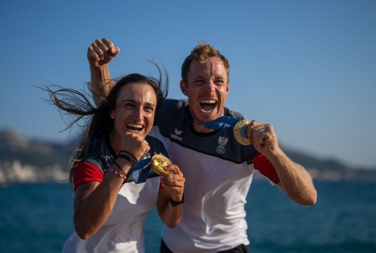 ABD0160_20240808 – PARIS – FRANKREICH: Gold fr Lara Vadlau und Lukas Mhr (AUT) am Donnerstag, 08. August 2024, im Rahmen des Medal Race zur 470er-Klasse anl. der Olympischen Sommerspiele 2024, bei Marseille. – FOTO: APA/GEORG HOCHMUTH