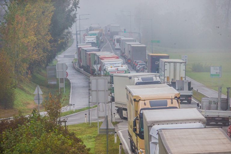 stau güterbahnhof wolfurt, blick von wolfurt richtung kreisverkehr dornbirn nord