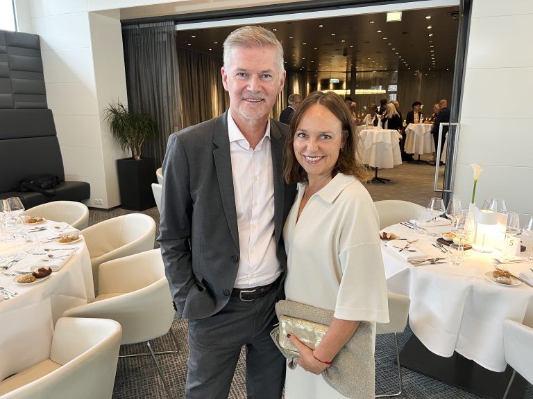 Begrüßungsredner und Hausherr Bernhard Moosbrugger und Petra