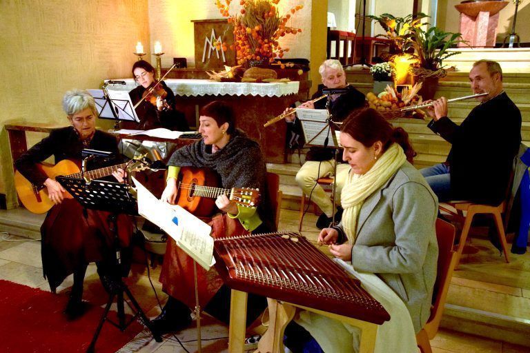 Erntedankfeier in der Heilig-Kreuzkirche mit der Sonntagsmusik