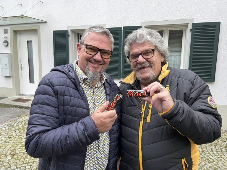 Gerhard Dobnik und Raimund Wolf hatten passendes zum Marsfeuer