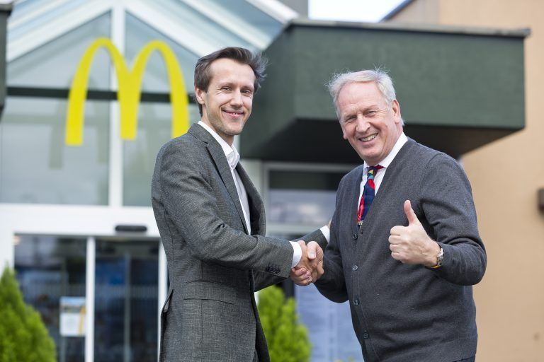 Hard am 24.9.2024 McDonalds neuer Franchaisenehmer, Loek Versluis, Nachfolger, Uebernahme von Dr. Christian Jurak. Mitarbeiter Gruppenbilder