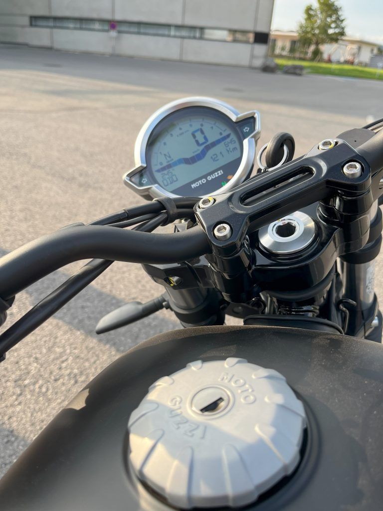 Motor Moto Guzzi V7 Stone