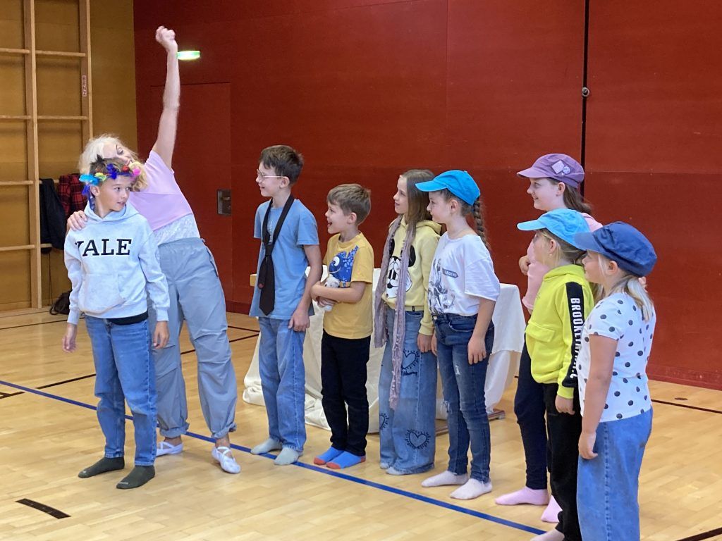 Mozartensemble begeistert mit &#8220;Peter Pan&#8221;  Tschaggunser Volksschule