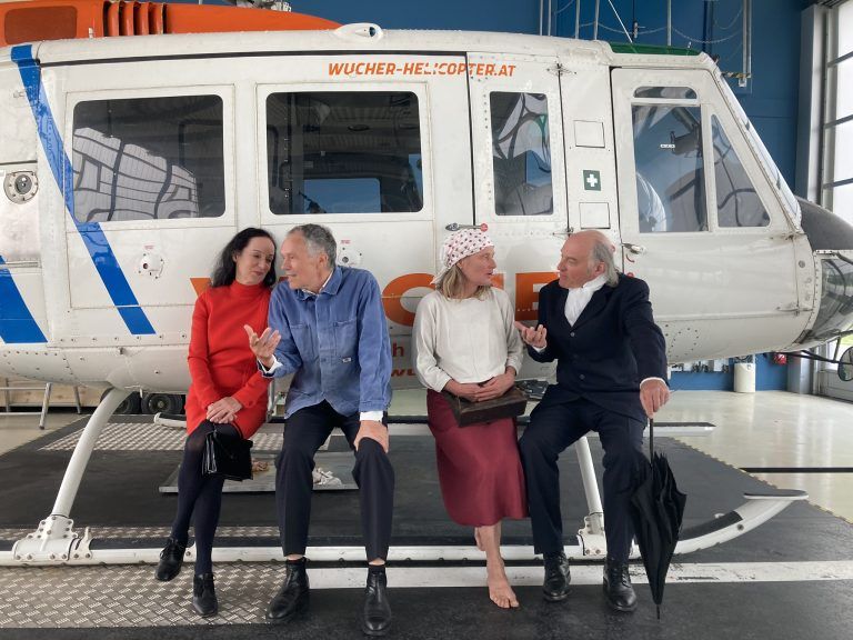 „FABRIKLER“ im Hangar von Wucher Helicopter