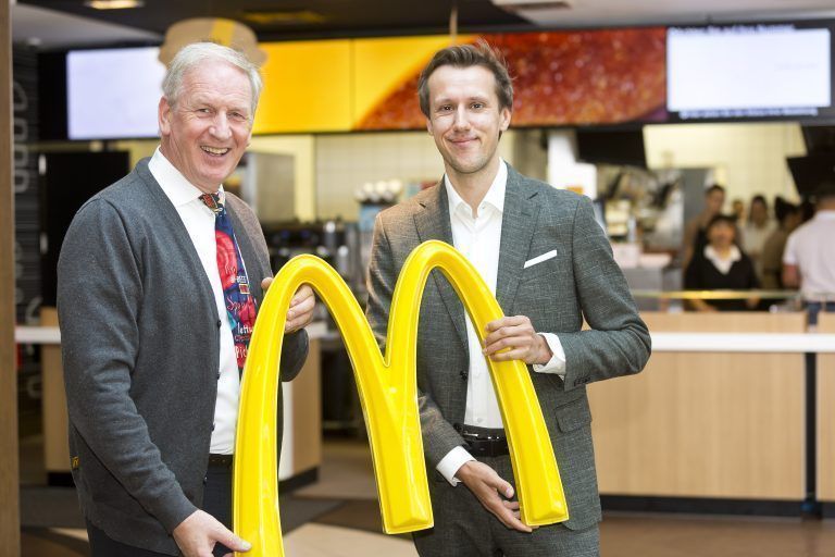 Hard am 24.9.2024 McDonalds neuer Franchaisenehmer, Loek Versluis, Nachfolger, Uebernahme von Dr. Christian Jurak. Mitarbeiter Gruppenbilder