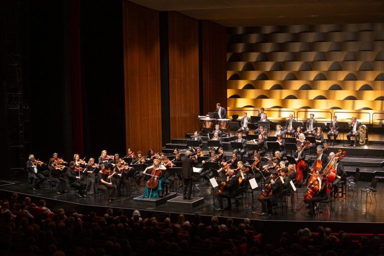 Bregenz am 20 2024 SOV Symphonieorchester Vorarlberg, Konzert 2,Gustav Mahler, Arnold Schoenberg Dirigent Gerard Korsten, Violocello Harriet Krijch