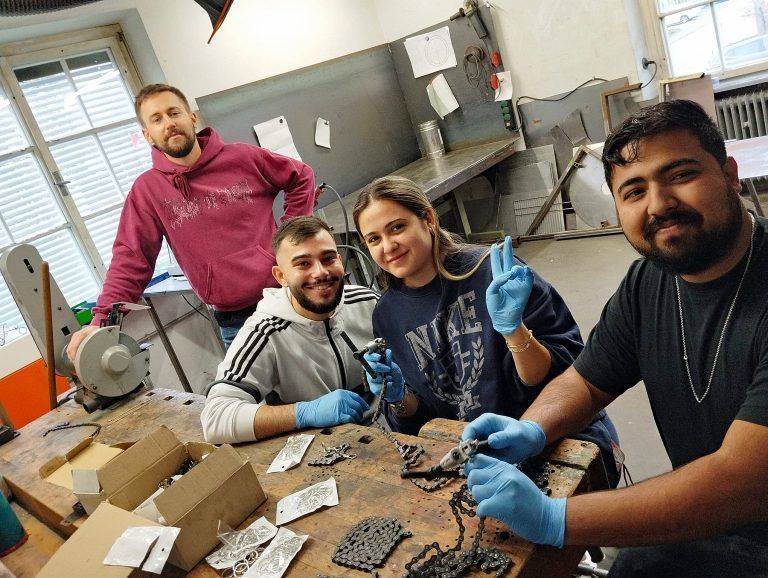Die Gäste aus Deutschland durften in den verschiedenen Werkstätten von Job Ahoi schnuppern. - © Laurence Feider