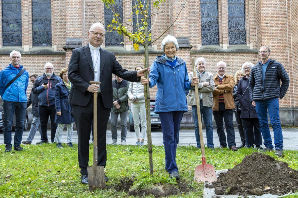 Breiner und Elbs pflanzen ein Zeichen für die nächste Generation