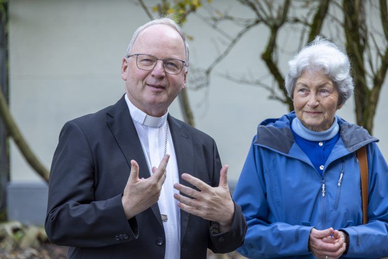 Hildegard Breiner, Bischof Benno, 11 pflanzen Bäume