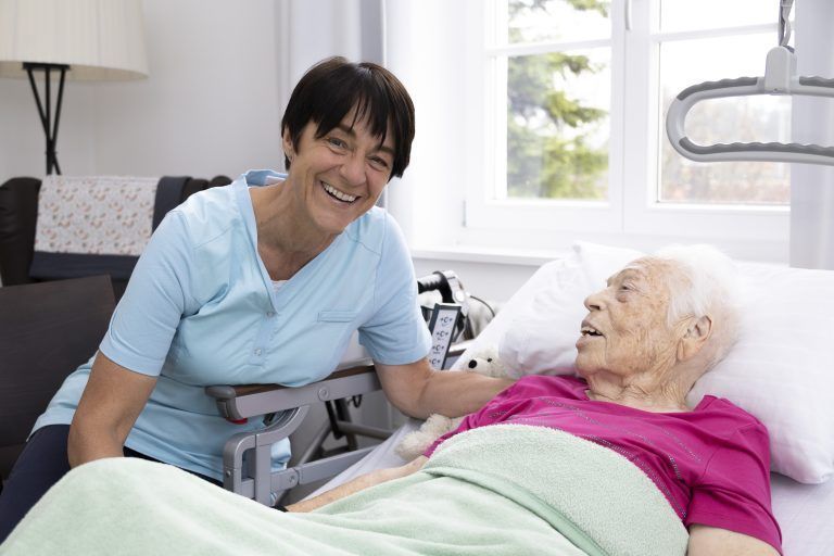 vorarlberger mit irmgard längle, sie ist pflegerin im hospiz VdT